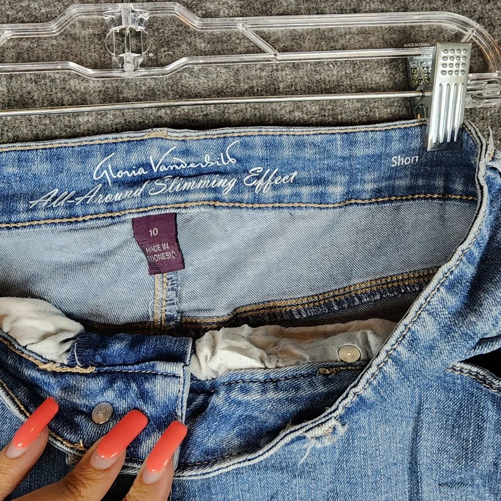 Gloria Vanderbilt Shorts Womens 10 All-Around Slimming Blue Denim Stretch EUC